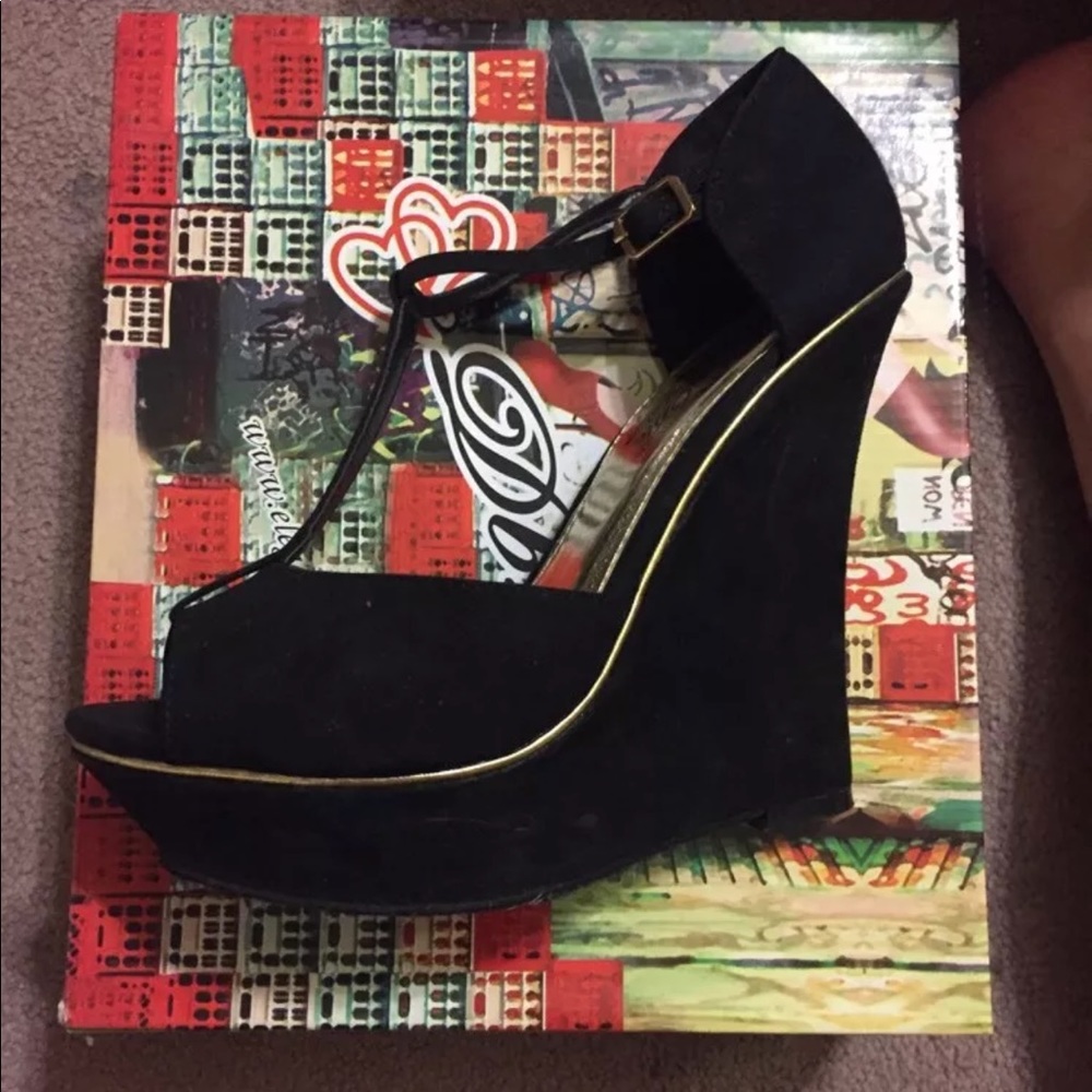Black platform t-strap wedge - Picture 3 of 7